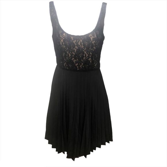 Bebe Lace Pleated Dress Size Medium - Picture 4 of 11